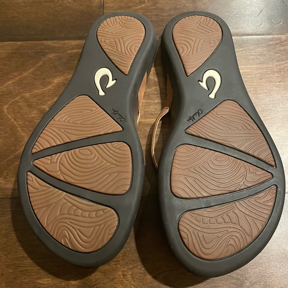 Olukai - Ho'opio Leather Flipflops NWOT - Picture 3 of 13